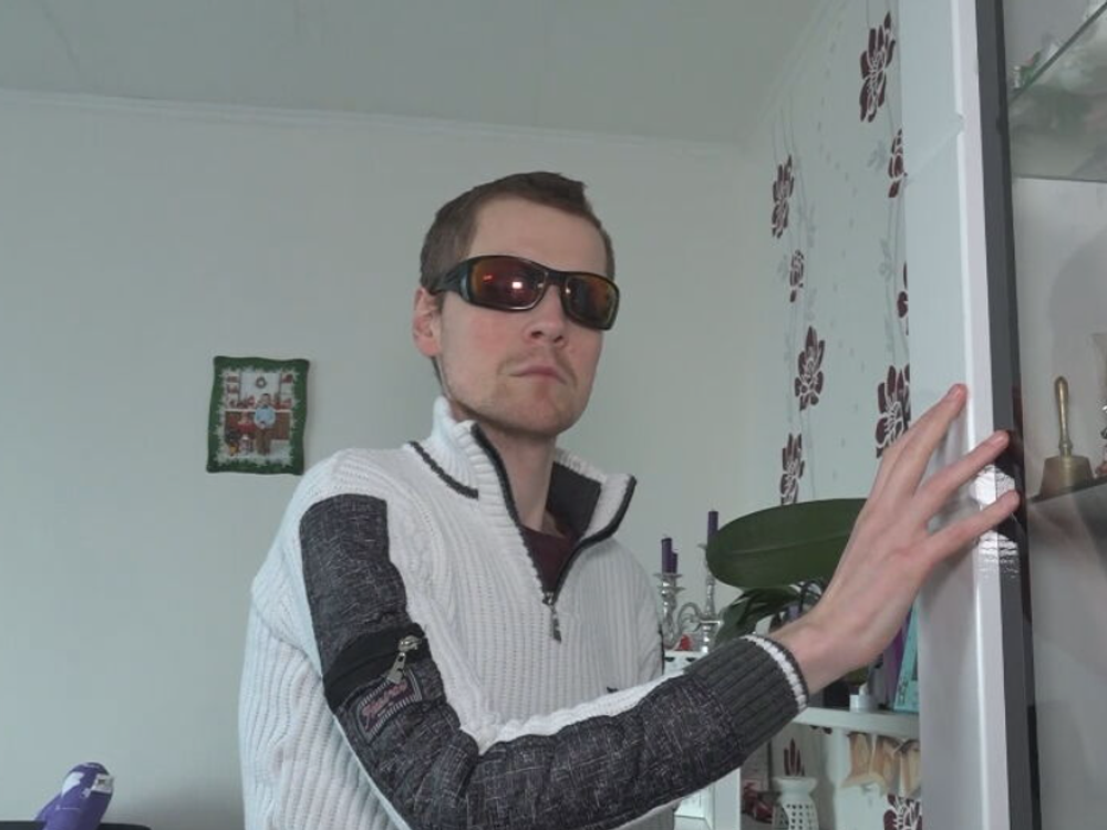 Vzácna choroba ho pripravila o zrak. Liek, ktorý mu môže zachrániť život, stojí 200-tisíc eur