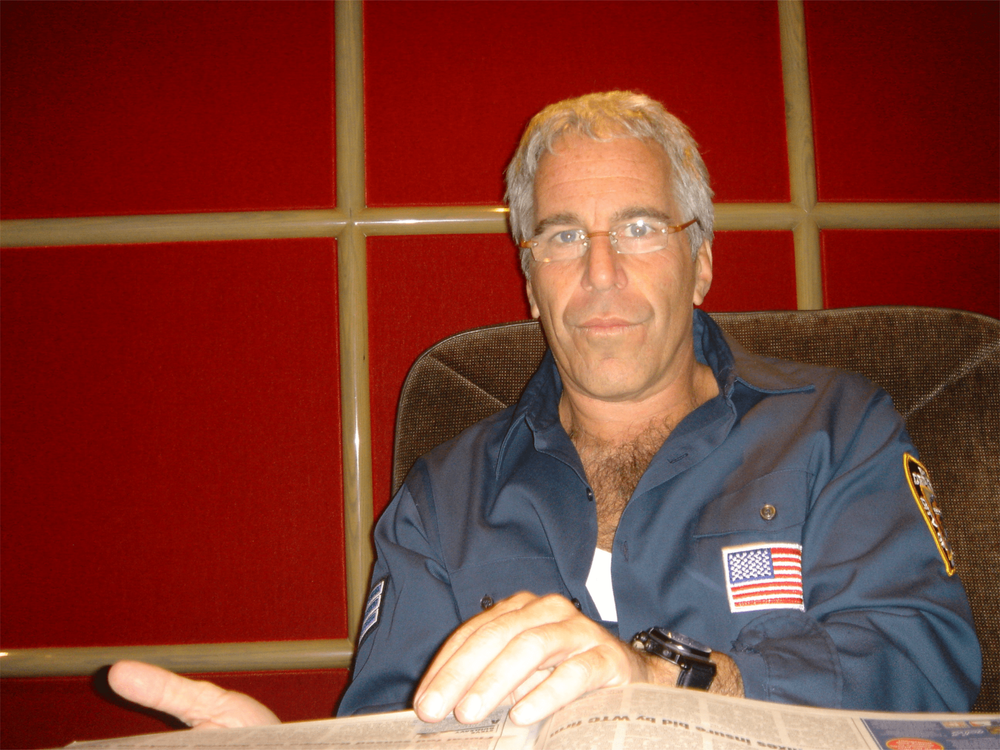 Našli sme slovenskú modelku, ktorá roky komunikovala s Epsteinom. Ona posielala sexy fotky, on jej platil!