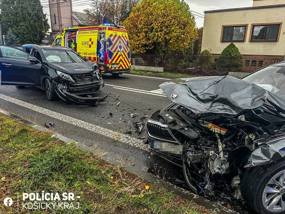 Vážna nehoda pri Michalovciach: Opitý vodič vrazil do auta, v ktorom bola žena a dve deti