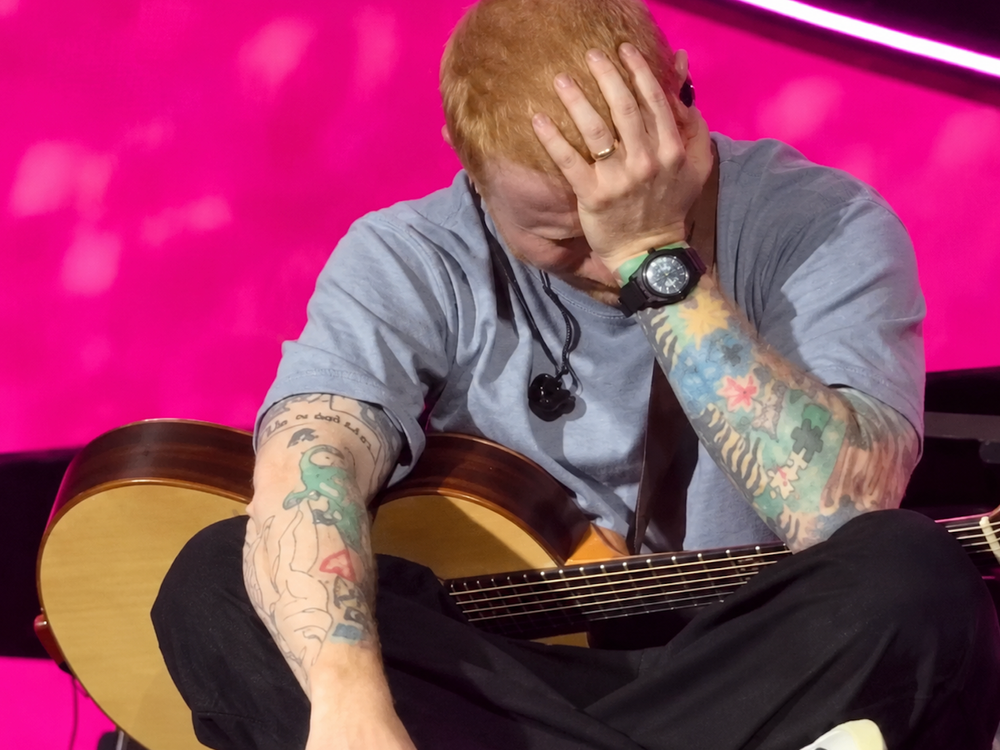 Rozplakal sa pred 50-tisícovým publikom! Ed Sheeran priznal, že ho opúšťali najbližší!