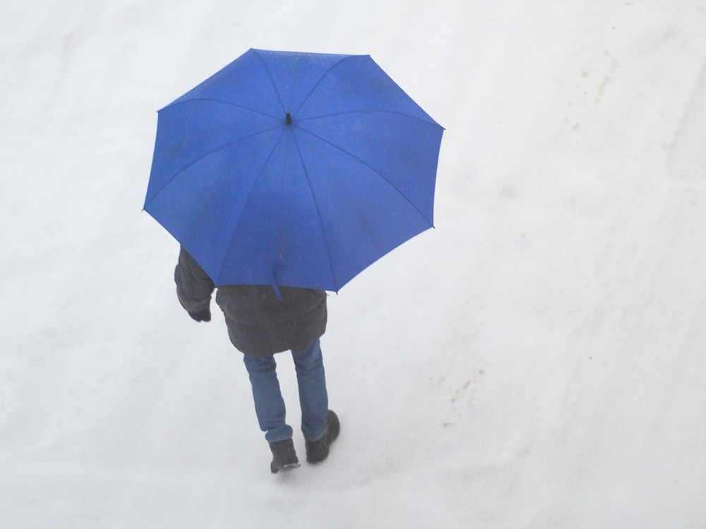 AKO SPADNÚŤ pri pošmyknutí na ľade? Nedávajte ruky pod seba, radí záchranár