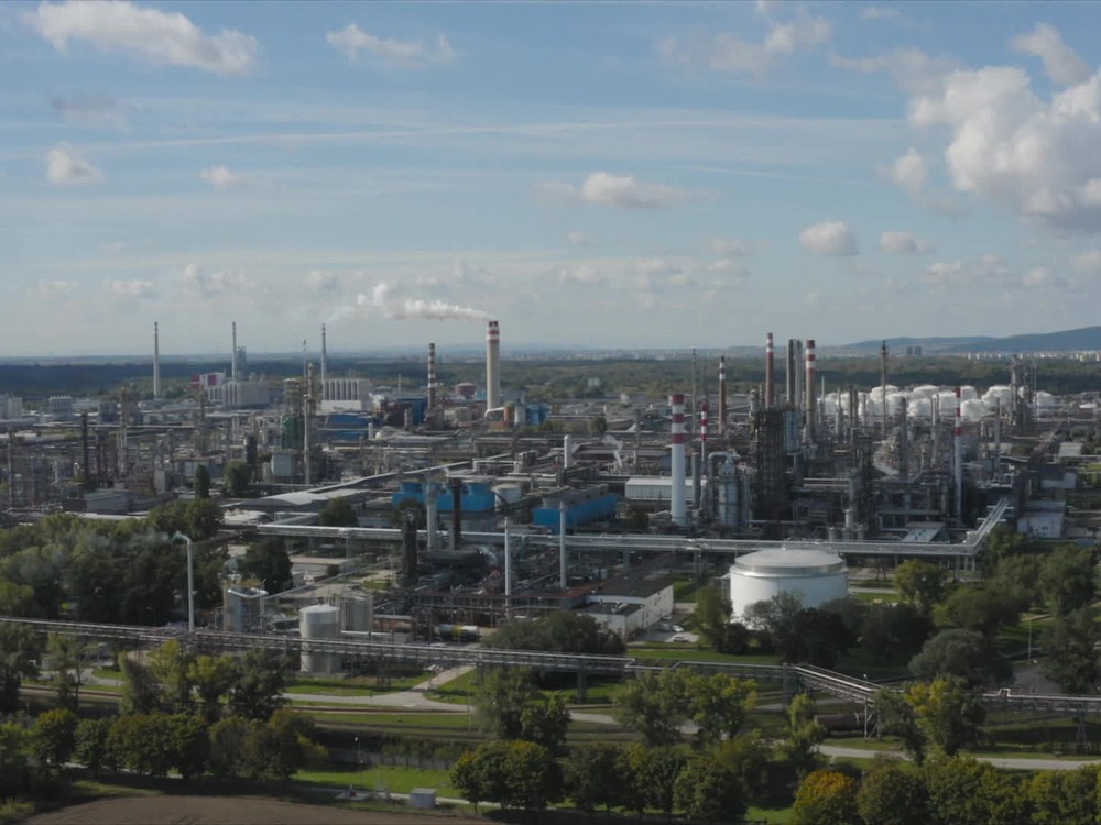 Po útoku na Družbu ropa na Slovensko stále neprúdi. Slovnaft požiadal o zásoby