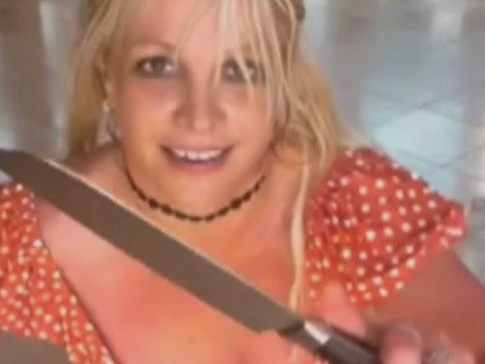 Britney opäť vyvádzala s nožom v ruke: Hostia v reštaurácii mali strach o život!