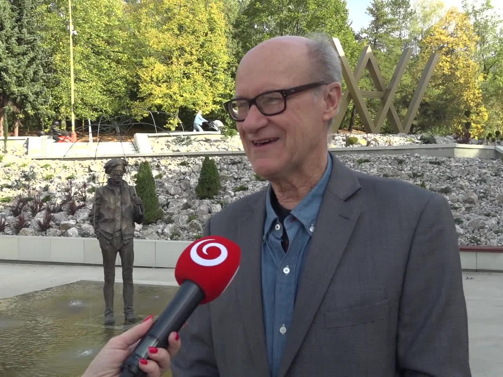 Múzeum Andyho Warhola navštívil vzácny hosť. V Medzilaborciach sa stal súčasťou unikátneho projektu