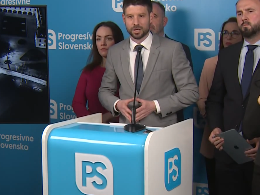 Šimečka zvoláva protest pred parlamentom. Varuje pred zrušením voľby poštou