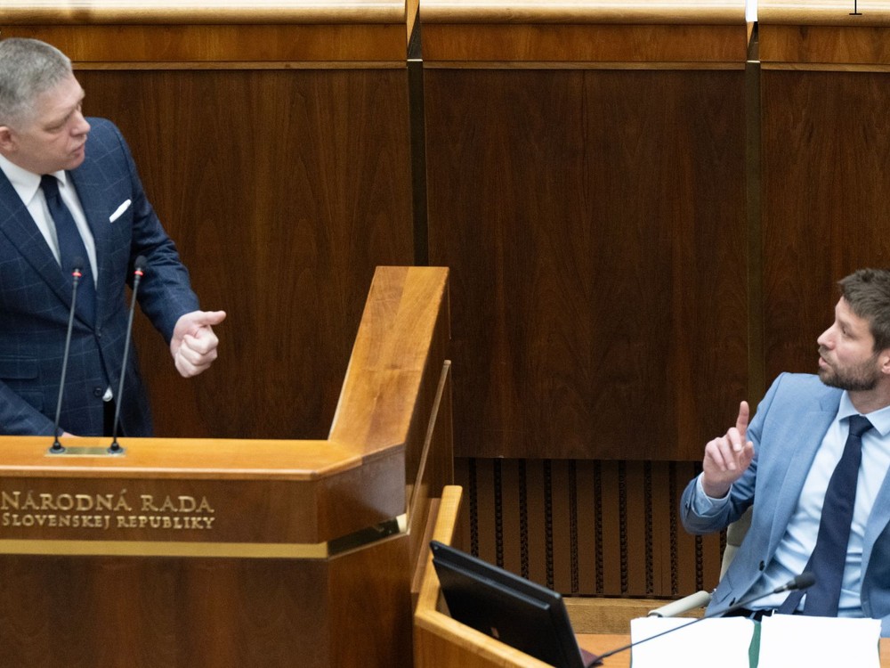 Fico viní Zelenského z „hier s ropou“. Šimečka: Premiér žije v paralelnej realite