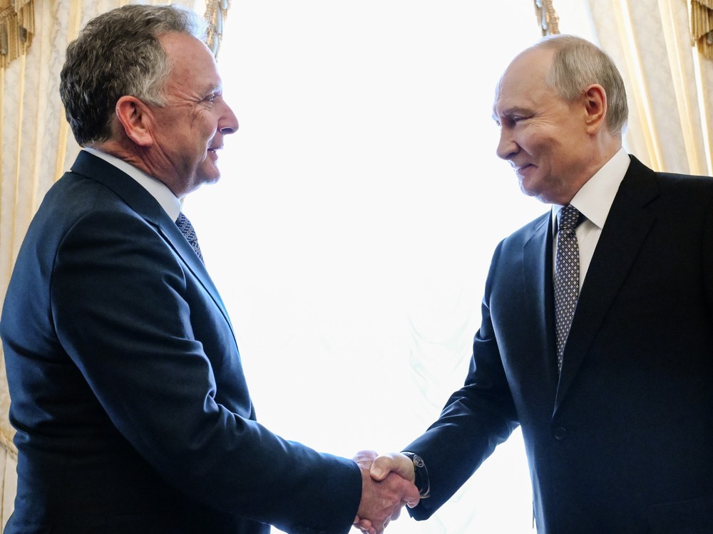 Witkoff schytal kritiku za podlizovanie sa Putinovi. „Je to chladnokrvný vrah,“ odkázal senátor