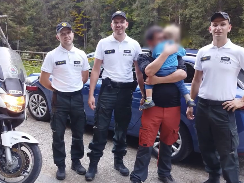 Matúško (3) sa stratil v lese. Zúfalý otec zalarmoval policajtov, ktorí boli v kostole na obrade