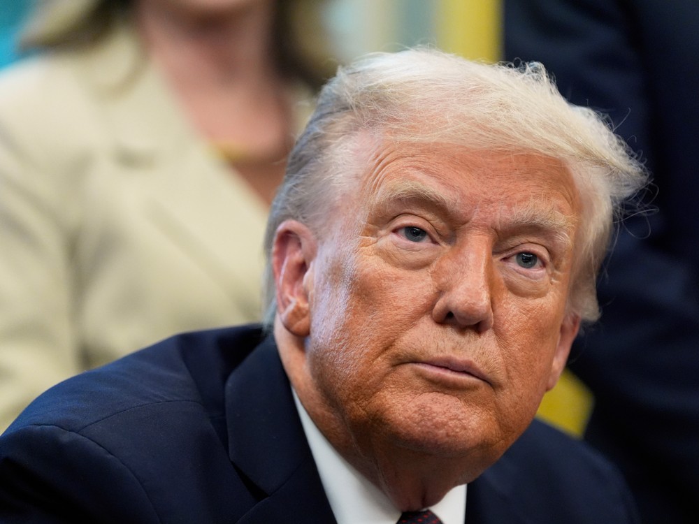 USA dočasne prestanú chrániť lode v Hormuzskom prielive, uviedol Trump