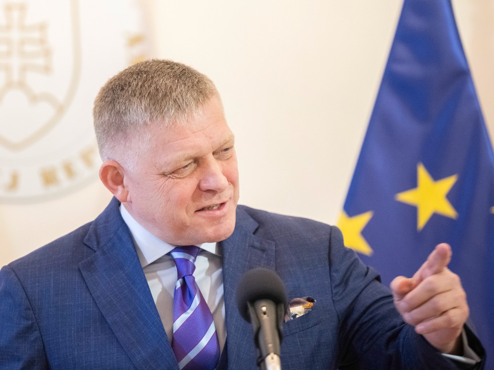 Prezident nevie, ako chutí 9 mm guľka v bruchu. Smer ho v ďalších voľbách nepodporí, odkazuje Fico