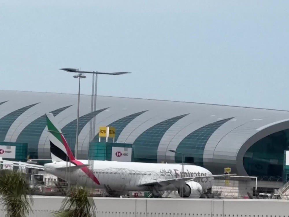 ONLINE: Dva drony spadli v blízkosti letiska v Dubaji, hlásia štyroch zranených