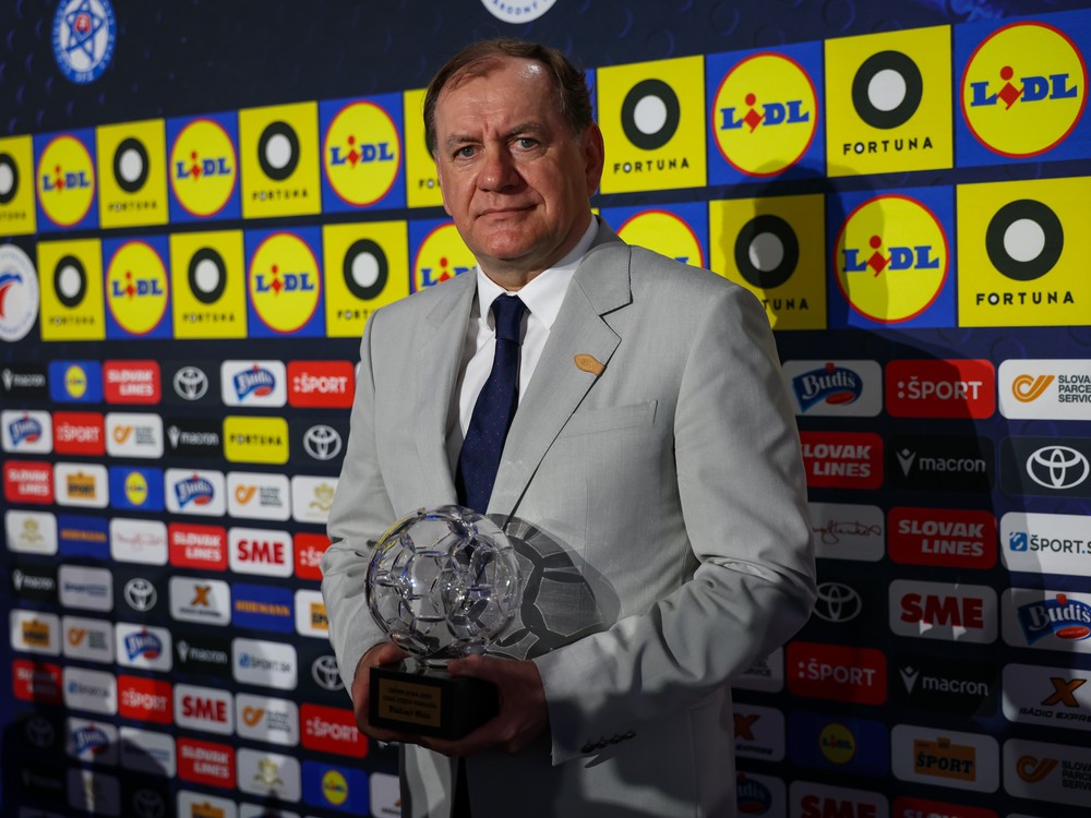 Slovenskú futbalovú reprezentáciu povedie Vladimír WEISS st.