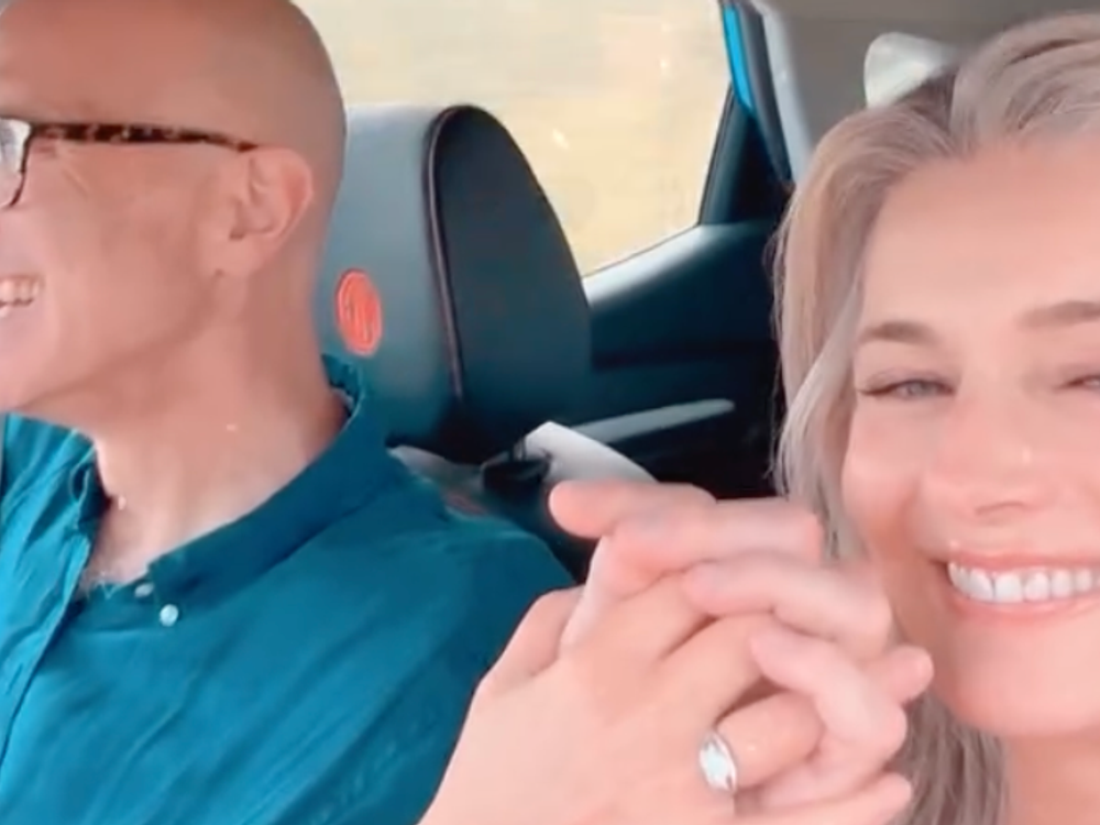 Najslávnejšia česká modelka ide pred oltár! Má po šesťdesiatke a vyzerá fantasticky!