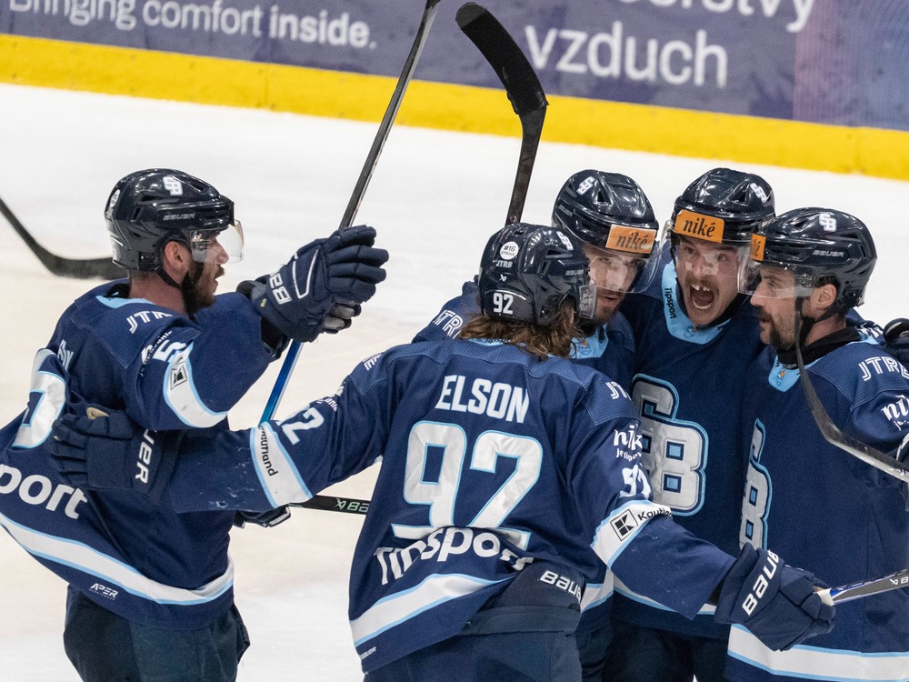 Slovan ozbíjal Zvolen, Vlci prišli o stopercentnú bilanciu