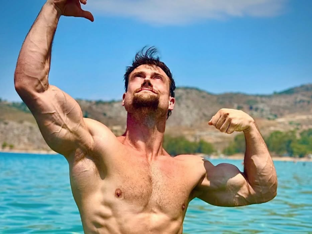 Influencer Connor Murphy tragicky zahynul v Thajsku. Okolnosti jeho smrti vyšetruje polícia