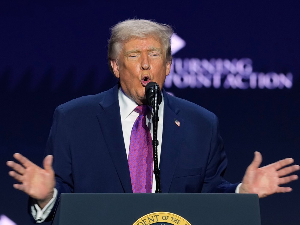 Trump: Iránu dochádza čas a mal by sa poponáhľať, inak z neho nič neostane