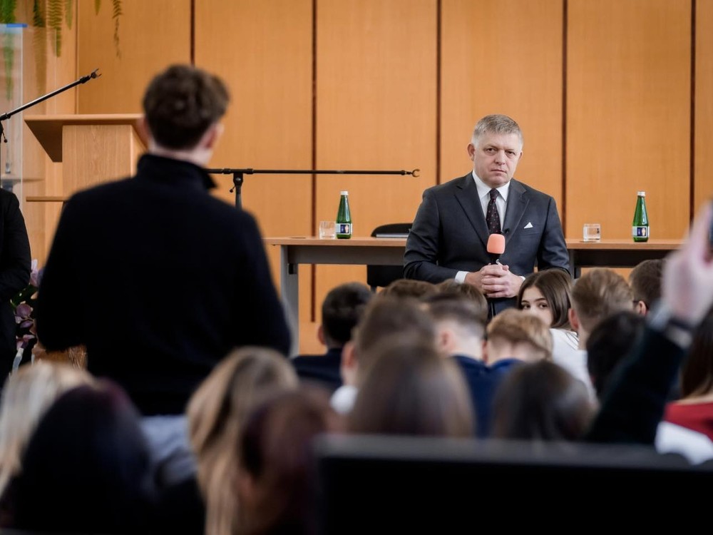 Fico študentom na prednáške: Keď ste takí hrdinovia, choďte bojovať na Ukrajinu