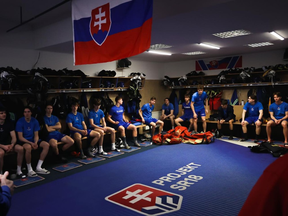 Hokejová osemnástka zdolala Salzburg, skóroval aj brankár