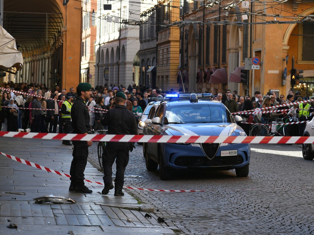 Vodič vrazil autom do davu ľudí, hlásia sedem zranených
