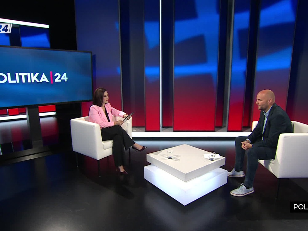 Politika 24: Naď sa ospravedlnil za to, že protestujúcich v minulosti nazval „opicami“