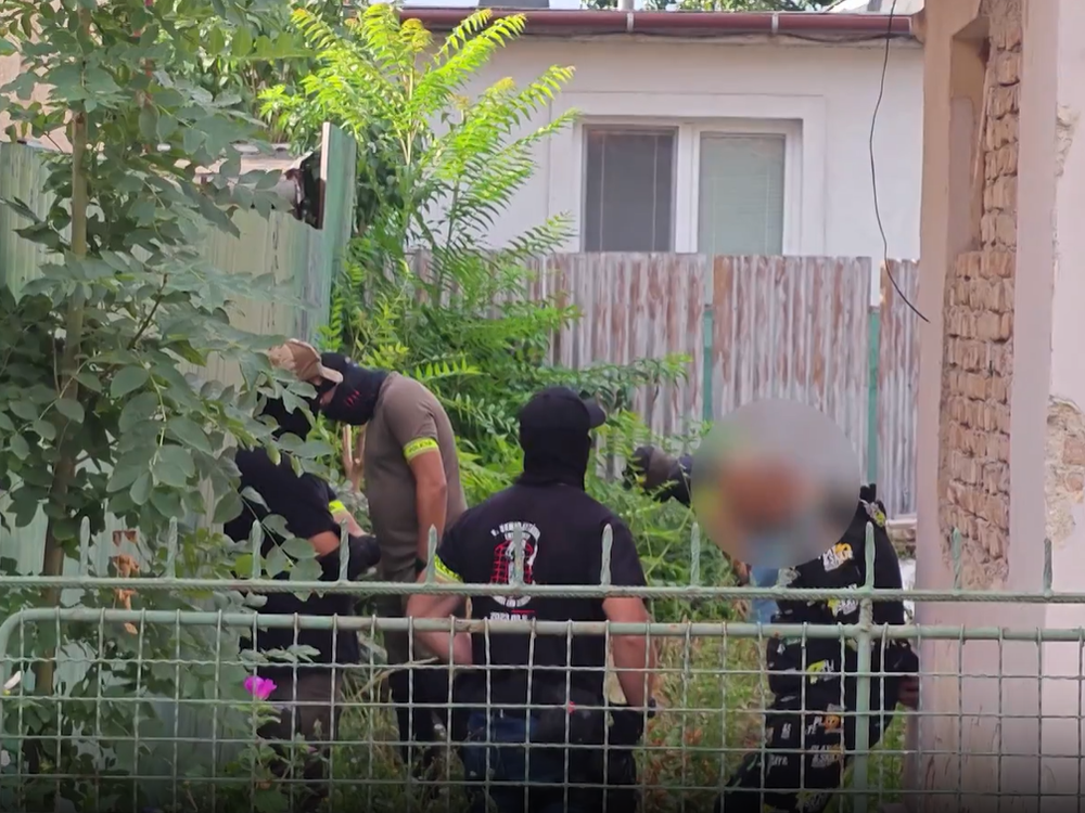 Intímnou fotkou mal vydierať mladého muža. Polícia vypátrala podozrivého aj jeho komplica