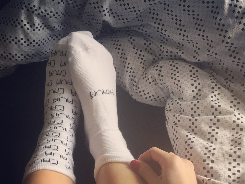 Oziabajú vás ruky a nohy? Ak vám pri tom modrejú prsty, spozornite