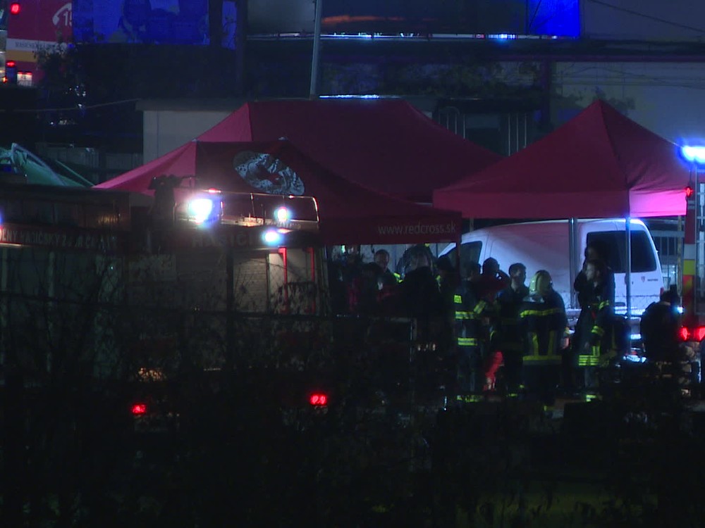 Minúty po zrážke vlakov: Policajné telové kamery ukazujú dramatický zásah