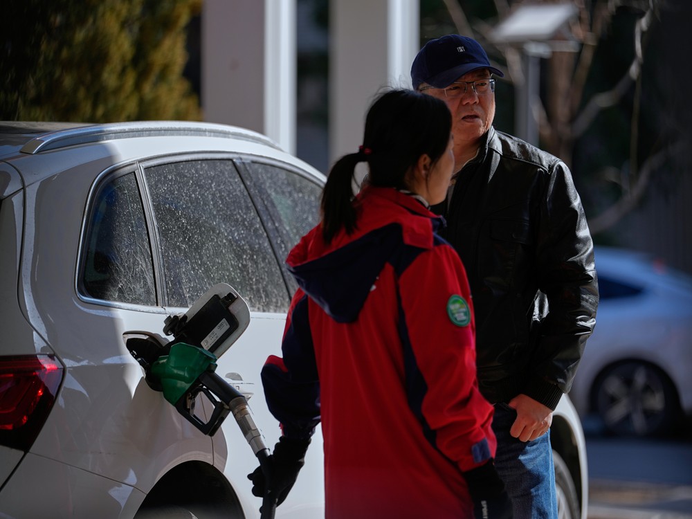 Cena ropy prudko rastie. Analytik: Palivá na Slovensku môžu čoskoro stáť 1,70 eura