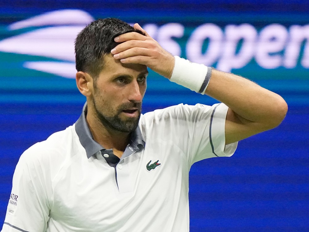 Zlomený DJOKOVIČ končí na US Open hneď v prvom kole