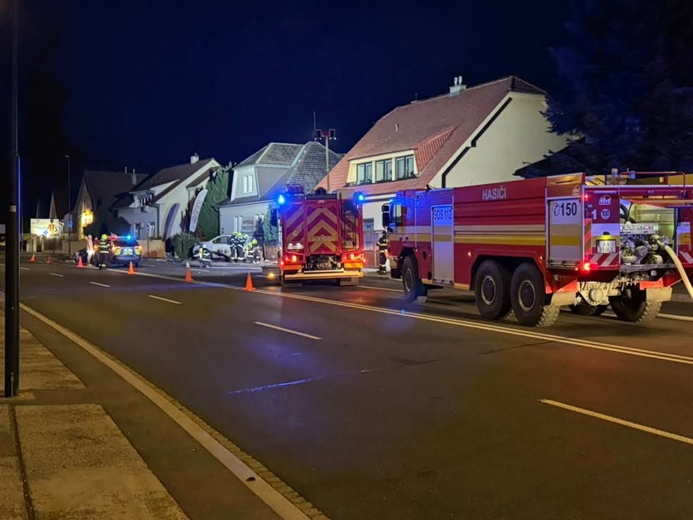Policajt mimo služby havaroval pod vplyvom alkoholu. Nafúkal približne 1,6 promile