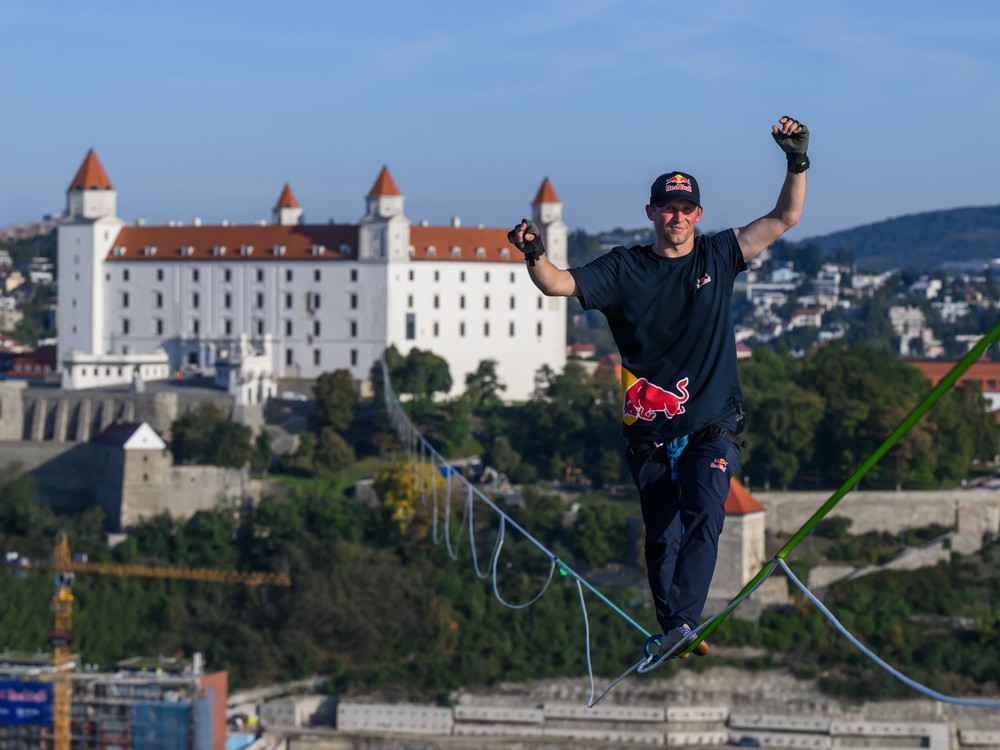 Jaan ROOSE vytvoril v Bratislave nový svetový rekord v slackline