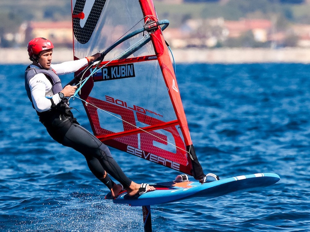 Máme VICEMAJSTRA Európy. Windsurfista KUBÍN vybojoval striebro