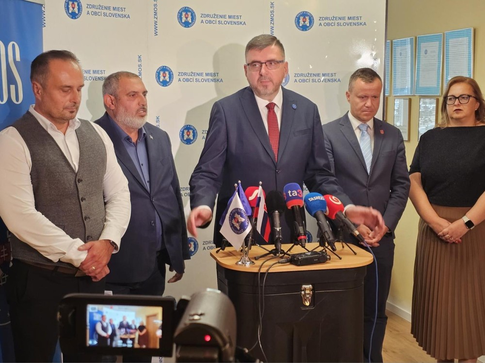 Odpad v rómskych osadách sa hromadí aj po odstránení skládok. ZMOS chce zmenu systému