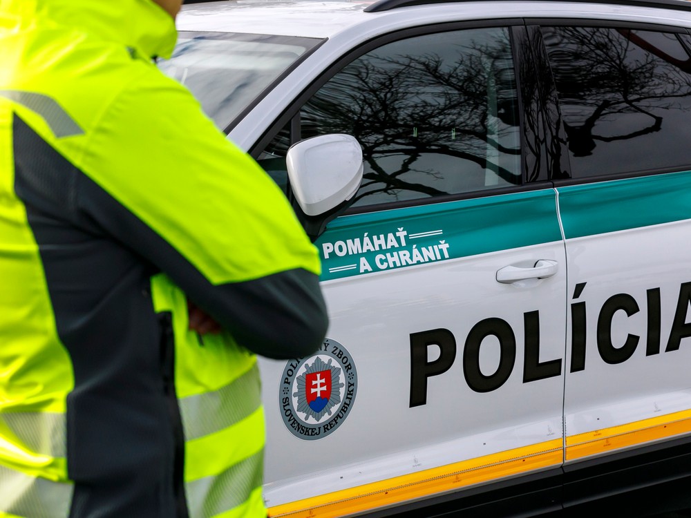 Šutaj Eštok chce zvýšiť policajné platy. Hlas tým podmieňuje prijatie rozpočtu