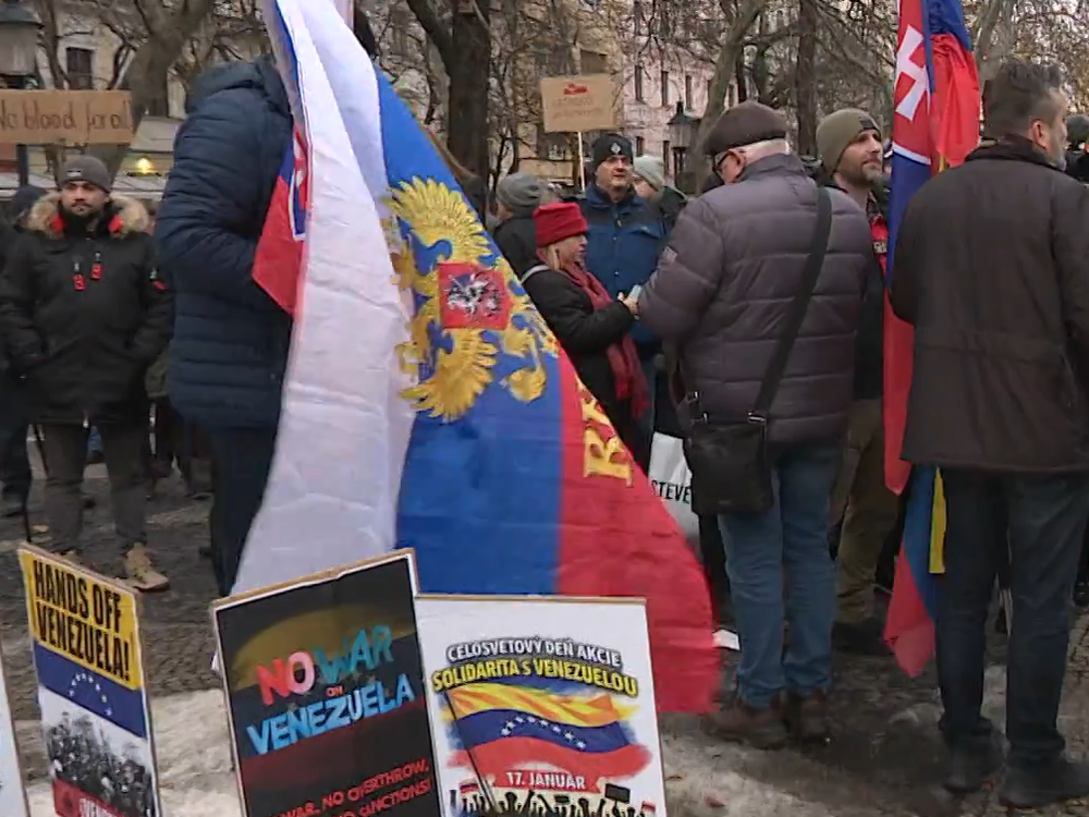 Kým premiér rokuje na Floride, doma sa konal protest proti postupu USA voči Venezuele