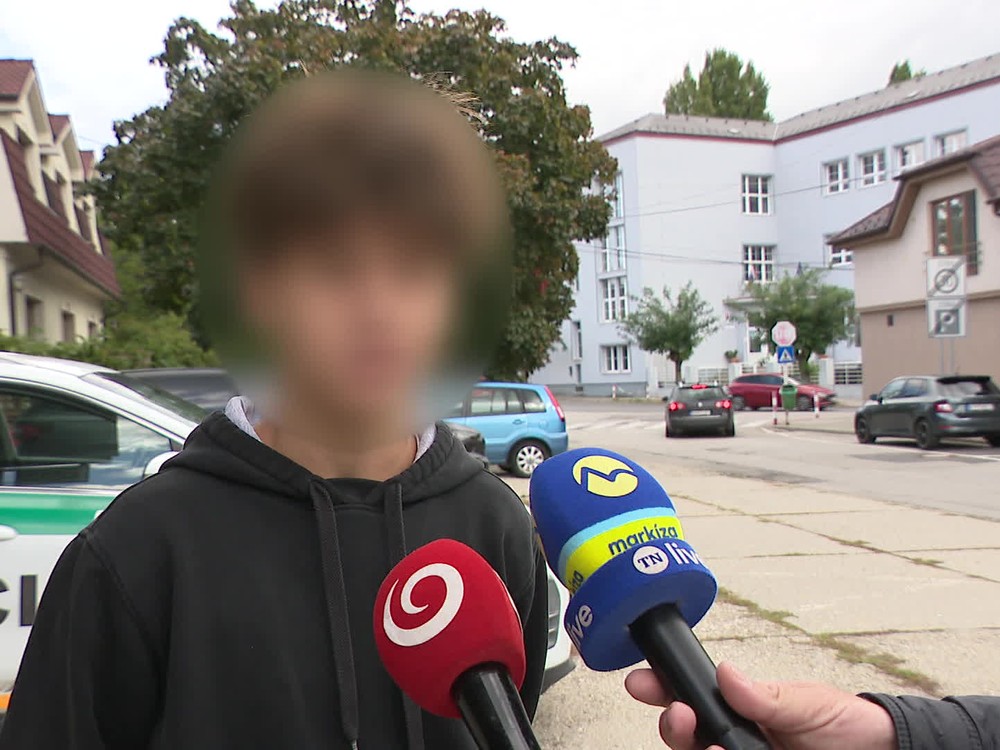 Muži napadli 14-ročného chlapca a jeho sestru