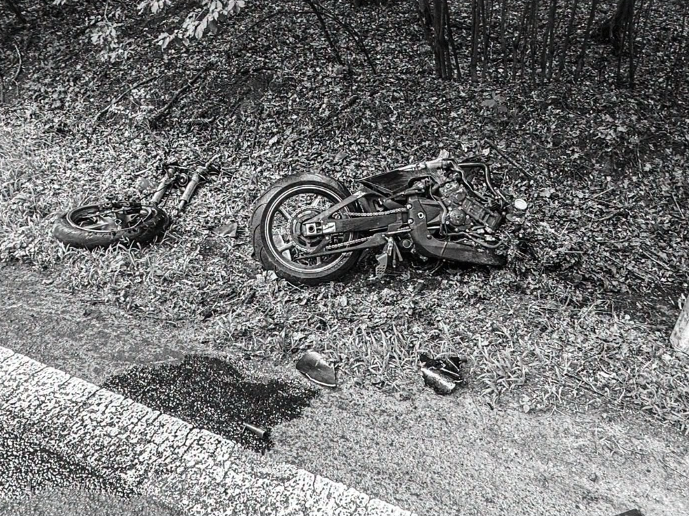 Motorkár zahynul po brutálnej čelnej zrážke s autom