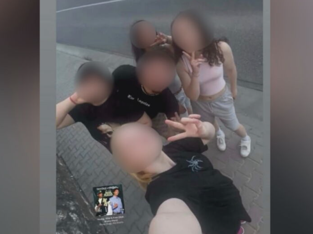 Partia mala vydierať a biť 12-ročnú Vivien. Po odvysielaní reportáže pridali vysmiatu fotku