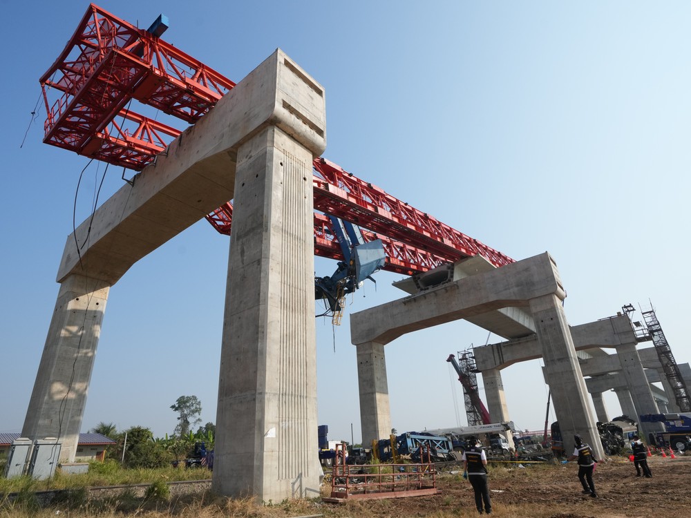 Ďalší pád žeriavu v Thajsku: Pri Bangkoku zomreli dvaja ľudia