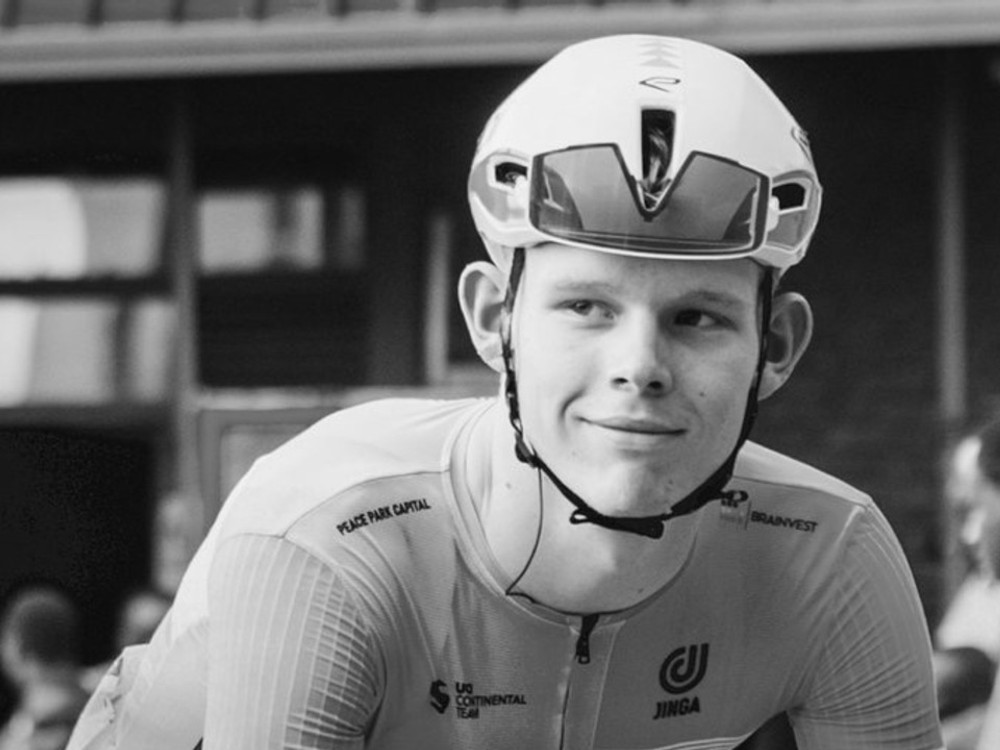 Počas pretekov tragicky zahynul cyklista TARLING, mal 19 rokov