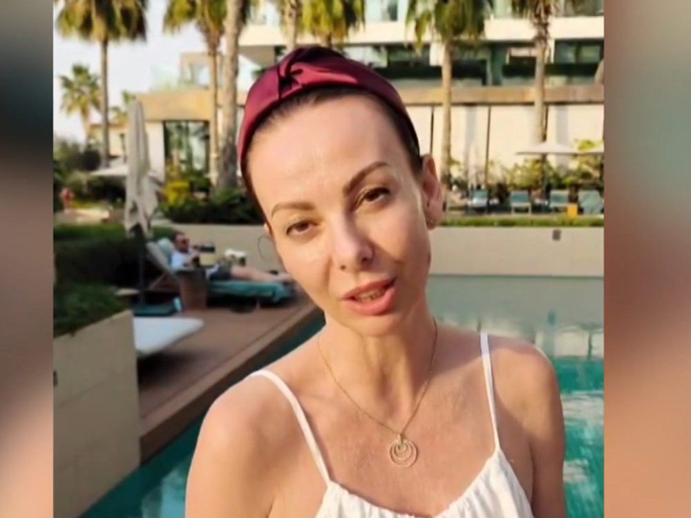 Moderátorka TV JOJ uviazla v Dubaji. Z hotelovej izby ich presúvali do garáže