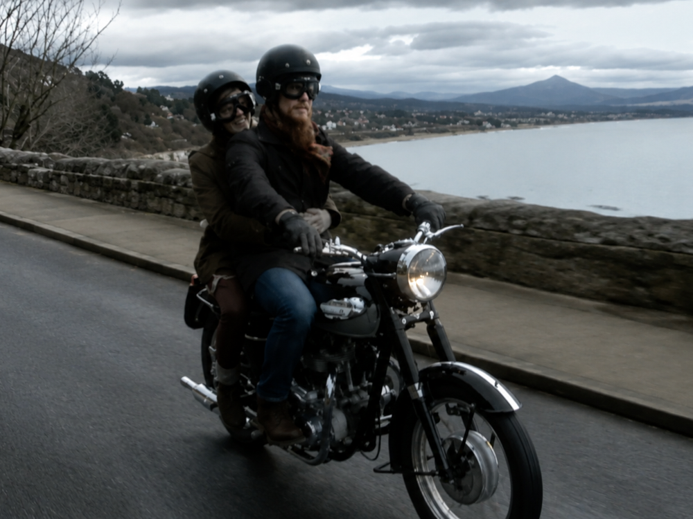 Pri nehode motocykla zahynul len 56-ročný hviezdny spevák, za duet s českou speváčkou získali Oscara!
