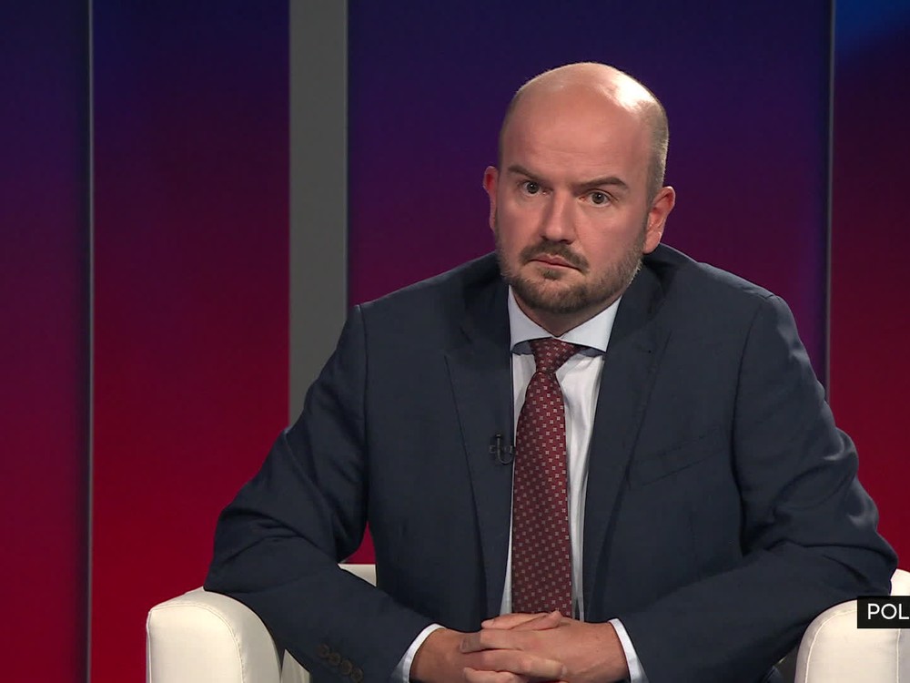 Politika 24: Dubéci pripúšťa chybu s Korčokovou firmou, firmu Smeru s Michalom Ficom by nazval „bielym koňom“