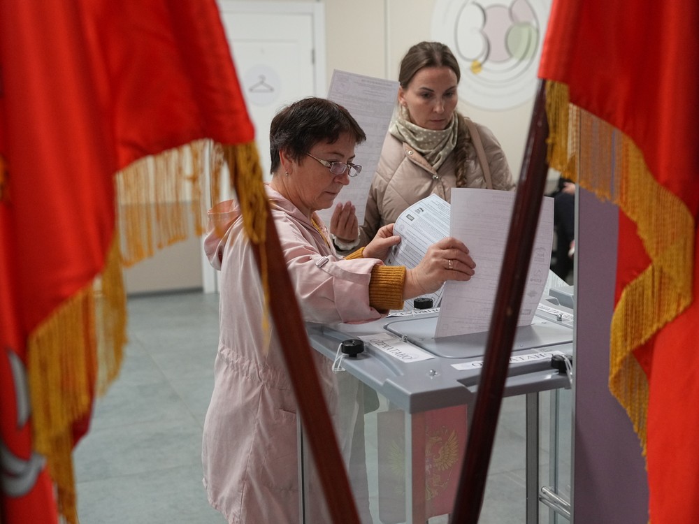 Rusi idú k urnám. Voľby majú ukázať aj mieru podpory Putina a vojny
