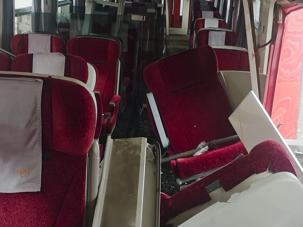 Mrazivé zábery: Takto to vyzeralo vo vozni po zrážke vlakov pri Pezinku