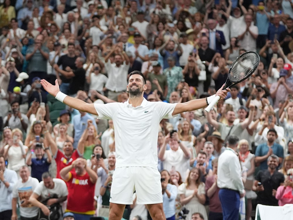 DJOKOVIČ rozšíril epochálne štatistiky, je v semifinále Wimbledonu