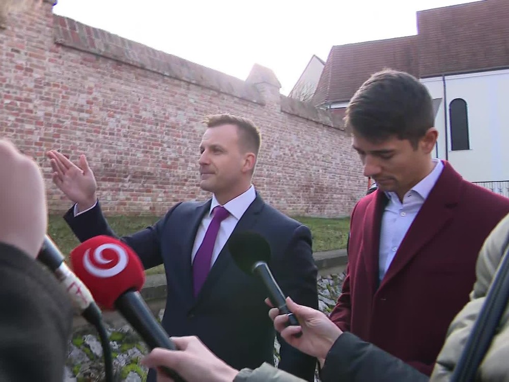 VIDEO: Prišli priamo k davu. Gedra a Kaliňák čelili nahnevaným protestujúcim