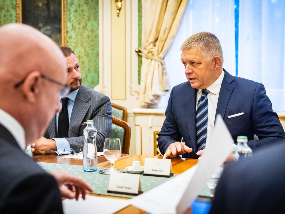 Premiér Fico je nešťastný: Koaličné vzťahy Tarabu a SNS sú na bode mrazu