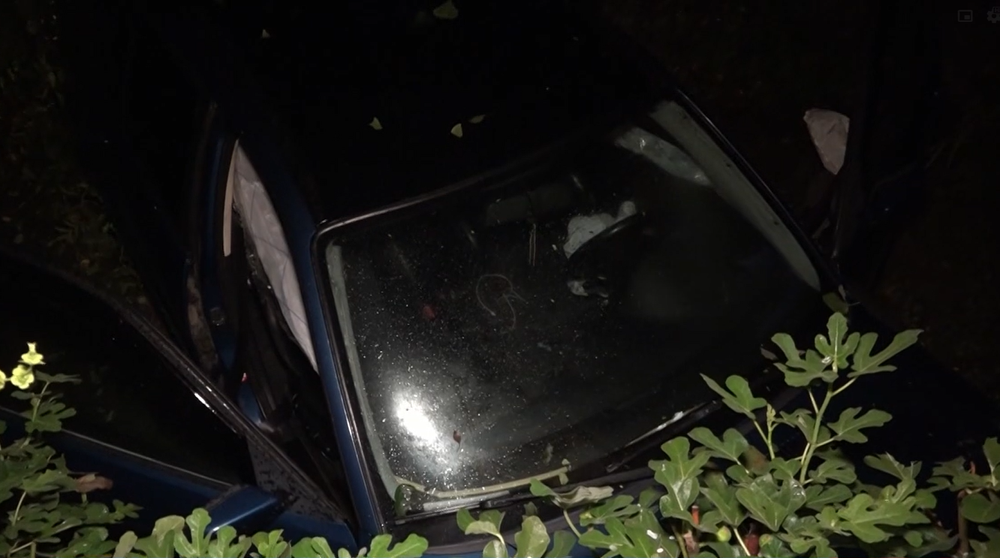 Auto skončilo takmer v dome