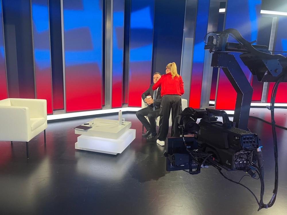 Politika 24 s Tomášom Tarabom